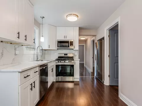 Kitchen - 1331 W 112th St, Chicago, IL 60643 photo 2 of 5