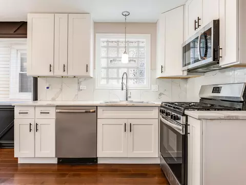 Kitchen - 1331 W 112th St, Chicago, IL 60643 photo 4 of 5