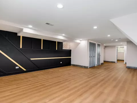 Living - 1331 W 112th St, Chicago, IL 60643 photo 4 of 5