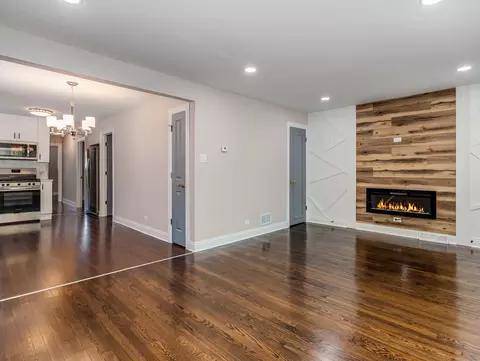 Living - 1331 W 112th St, Chicago, IL 60643 photo 3 of 5