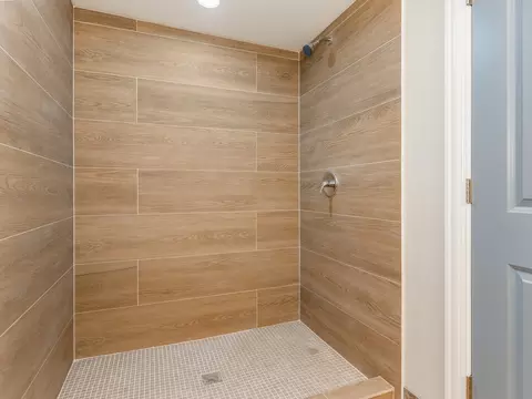 Bath - 1331 W 112th St, Chicago, IL 60643 photo 4 of 4