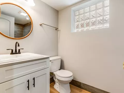 Bath - 1331 W 112th St, Chicago, IL 60643 photo 3 of 4