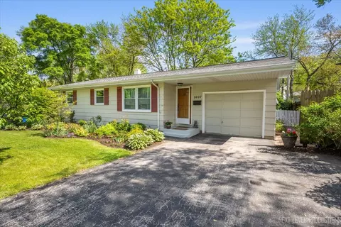 1607 Oak St, Saint Charles, IL 60174
