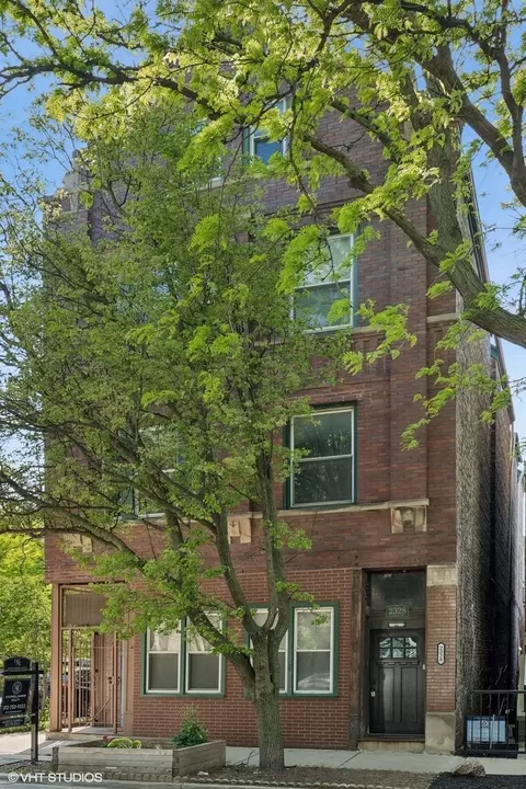 2328 N Oakley Ave #2E, Chicago, IL 60647