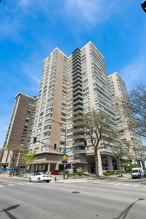 6301 N Sheridan Rd #17J, Chicago, IL 60660