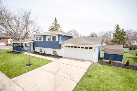 840 W Manor Ct, Glenwood, IL 60425