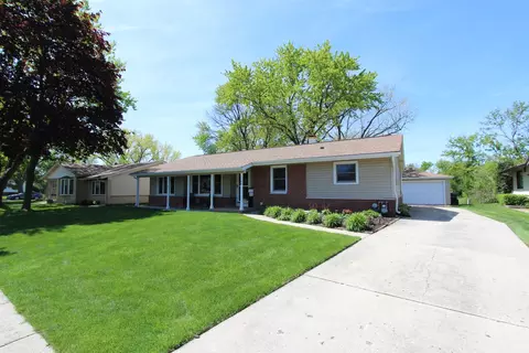 1188 Cypress Ln, Elk Grove Village, IL 60007