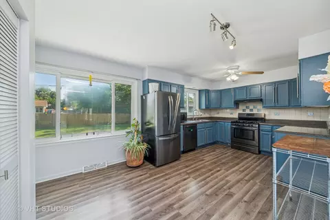 1826 E Tano Ln, Mount Prospect, IL 60056 photo 7