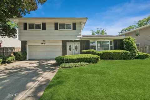 1826 E Tano Ln, Mount Prospect, IL 60056