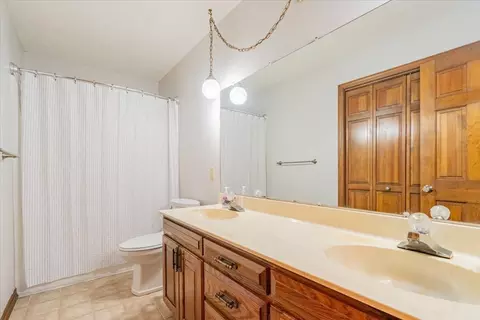 Bath - 6 Jill Ct, Bloomington, IL 61701 photo 5 of 6