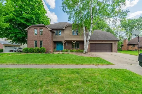 6 Jill Ct, Bloomington, IL 61701