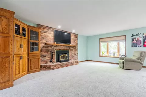 Living - 6 Jill Ct, Bloomington, IL 61701 photo 3 of 7