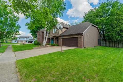 Exterior - 6 Jill Ct, Bloomington, IL 61701 photo 2 of 8