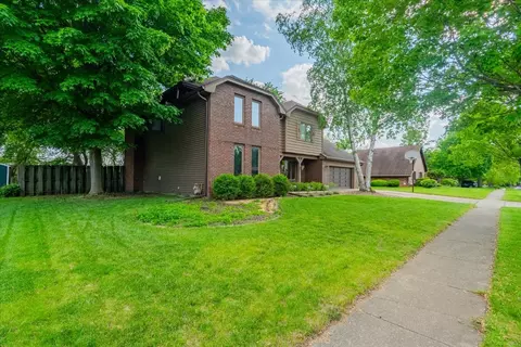 Exterior - 6 Jill Ct, Bloomington, IL 61701 photo 3 of 8