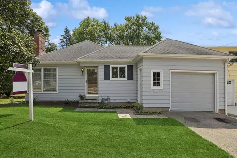 125 Forest Ave, Woodstock, IL 60098