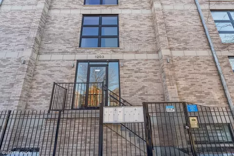 1203 E 46th St #4N, Chicago, IL 60653