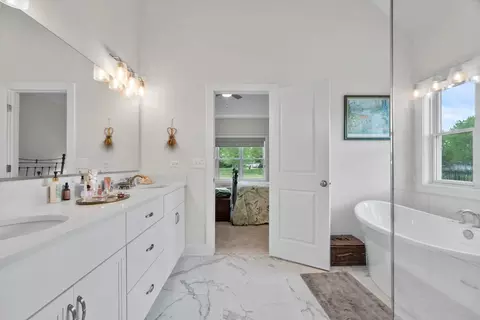 Bath - 2803 Ninovan Ln, Minooka, IL 60447 photo 3 of 6