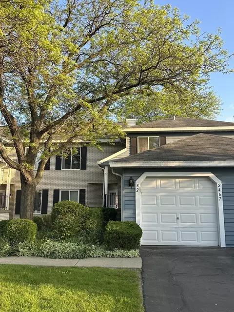 2467 Brunswick Cir #B2, Woodridge, IL 60517