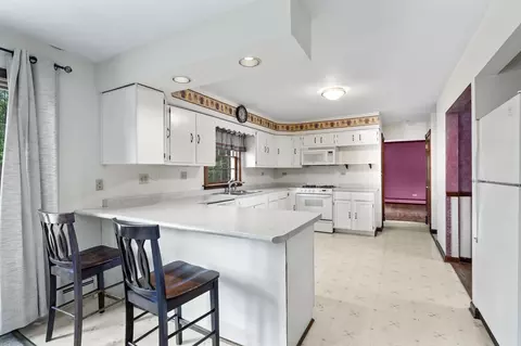 Kitchen - 208 Ridge St, Algonquin, IL 60102 photo 5 of 5