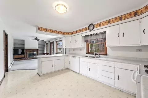 Kitchen - 208 Ridge St, Algonquin, IL 60102 photo 1 of 5