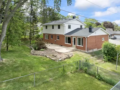 Exterior - 208 Ridge St, Algonquin, IL 60102 photo 4 of 6