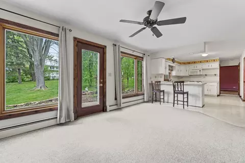Living - 208 Ridge St, Algonquin, IL 60102 photo 5 of 5