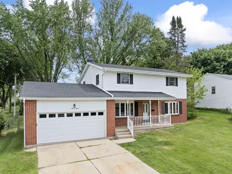 Exterior - 208 Ridge St, Algonquin, IL 60102 photo 5 of 6