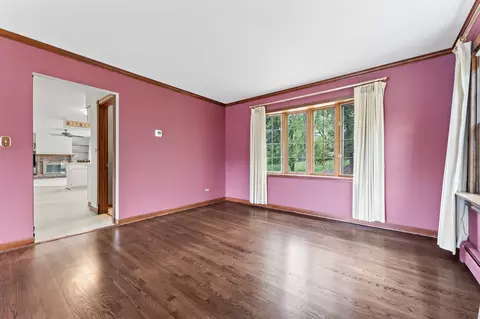 Living - 208 Ridge St, Algonquin, IL 60102 photo 2 of 5