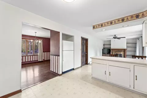Kitchen - 208 Ridge St, Algonquin, IL 60102 photo 4 of 5