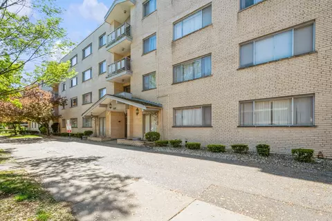 5251 W Galitz St #309, Skokie, IL 60077