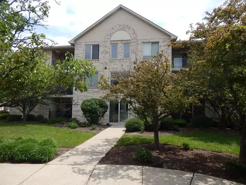 6825 Forestview Dr #1B, Oak Forest, IL 60452