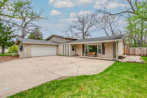 5045 South Rd, Gurnee, IL 60031