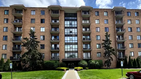 1727 W Crystal Ln #212, Mount Prospect, IL 60056