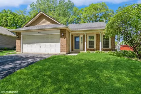 618 Hampton Cir, Elgin, IL 60120