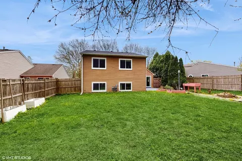 Exterior - 618 Hampton Cir, Elgin, IL 60120 photo 4 of 4