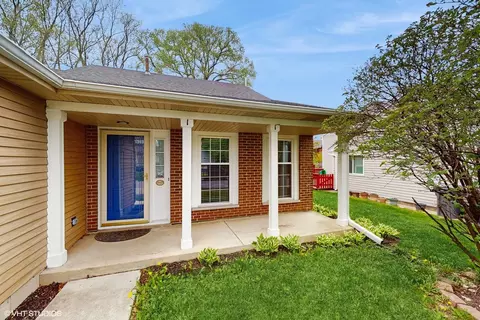Exterior - 618 Hampton Cir, Elgin, IL 60120 photo 2 of 4