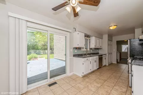 Kitchen - 618 Hampton Cir, Elgin, IL 60120 photo 3 of 3