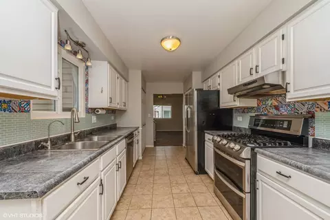 Kitchen - 618 Hampton Cir, Elgin, IL 60120 photo 2 of 3