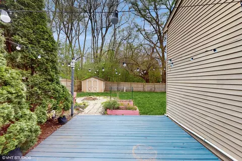 Exterior - 618 Hampton Cir, Elgin, IL 60120 photo 3 of 4