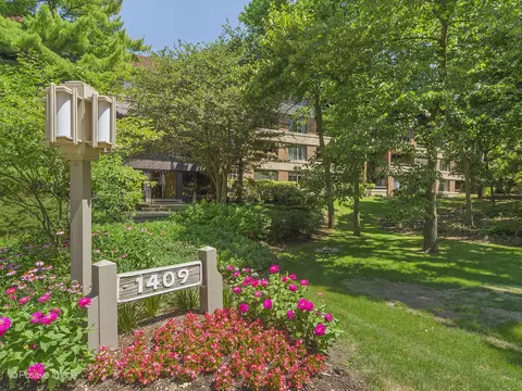 1409 Burr Oak Rd #109A, Hinsdale, IL 60521