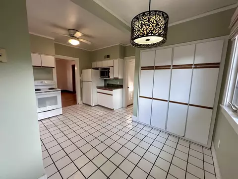 Kitchen - 407 4th Ave, Ottawa, IL 61350 photo 2 of 2