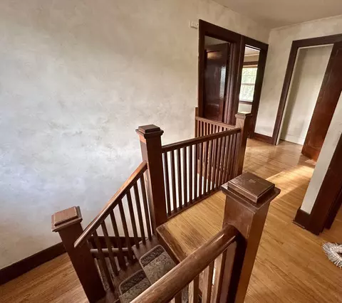 Entry Way - 407 4th Ave, Ottawa, IL 61350 photo 4 of 4