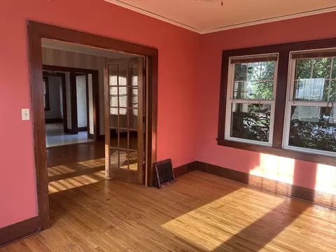 Living - 407 4th Ave, Ottawa, IL 61350 photo 2 of 2