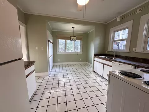 Kitchen - 407 4th Ave, Ottawa, IL 61350 photo 1 of 2