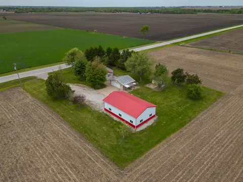 1742 E 15th Rd, Streator, IL 61364