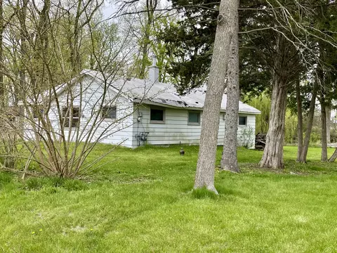 27328 113th St, Trevor, WI 53179