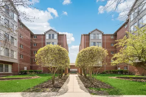 27 E Hattendorf Ave #213, Roselle, IL 60172