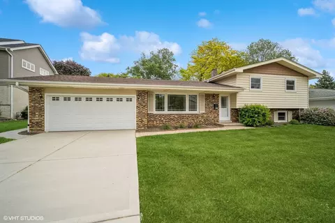 521 N Greenwood Dr, Palatine, IL 60074