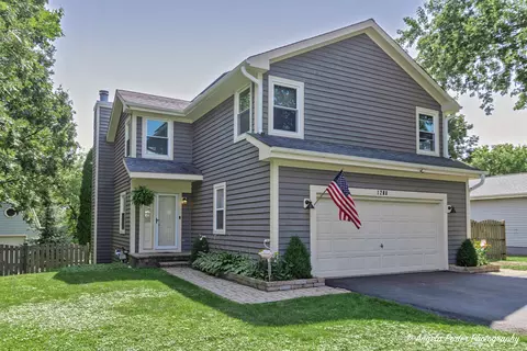 1208 Capri Ter, Mchenry, IL 60050