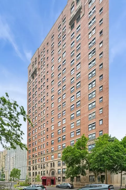 4940 S East End Ave #17A, Chicago, IL 60615